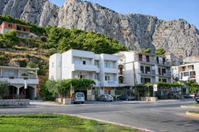 Apartments with WiFi Omis - 4654